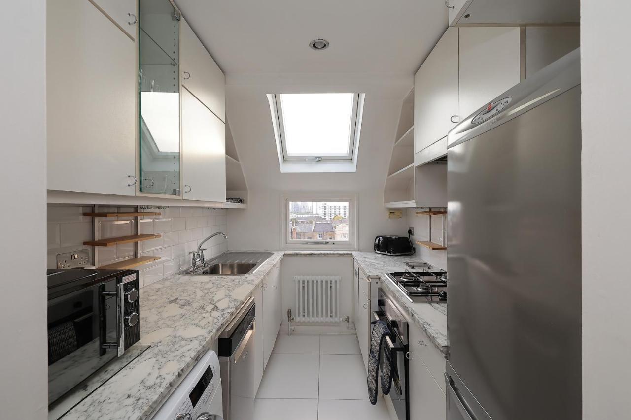 2 Bedroom Chic Apartment With Private Balcony In Notting Hill 런던 외부 사진