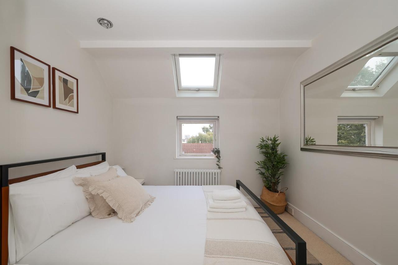 2 Bedroom Chic Apartment With Private Balcony In Notting Hill 런던 외부 사진