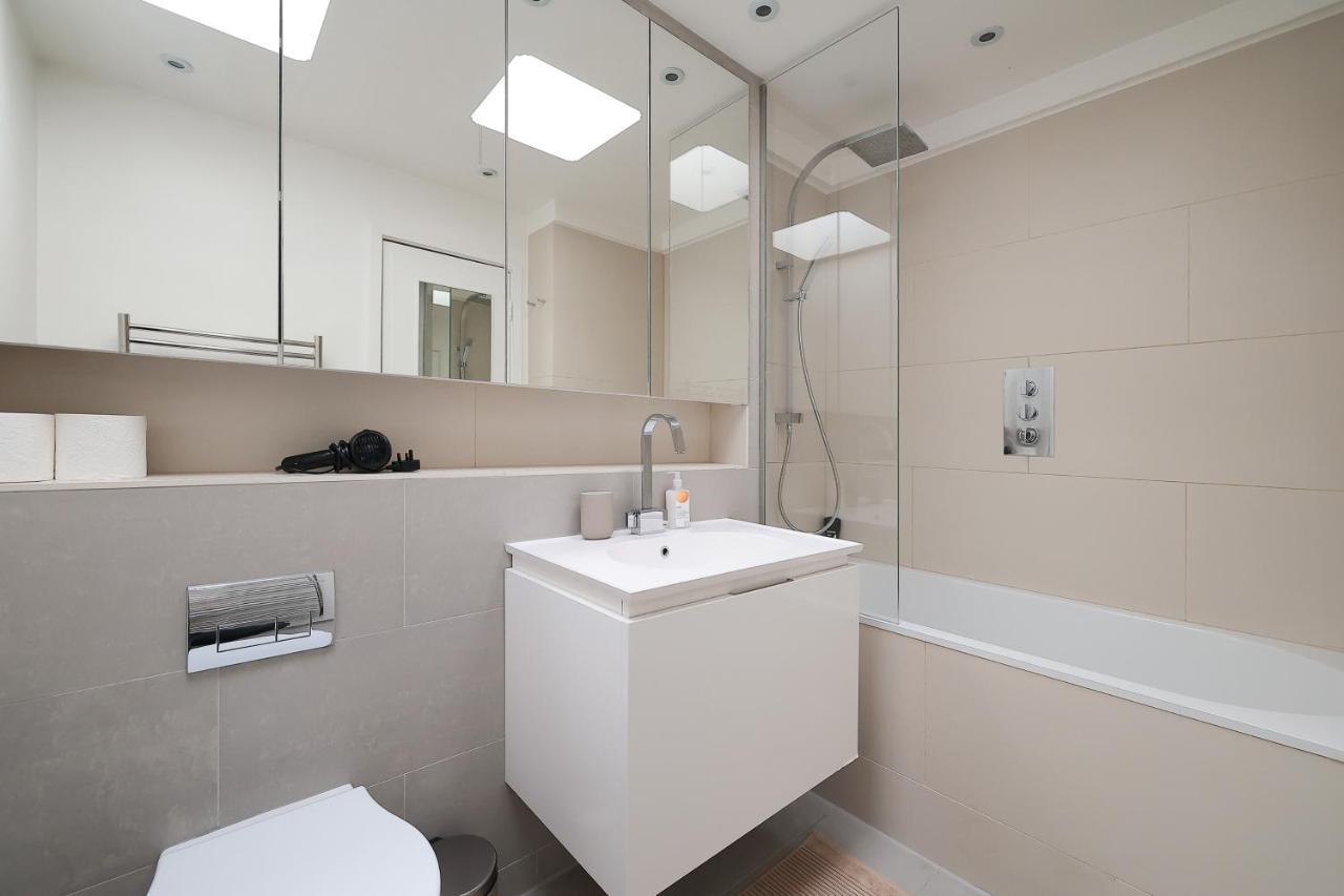 2 Bedroom Chic Apartment With Private Balcony In Notting Hill 런던 외부 사진
